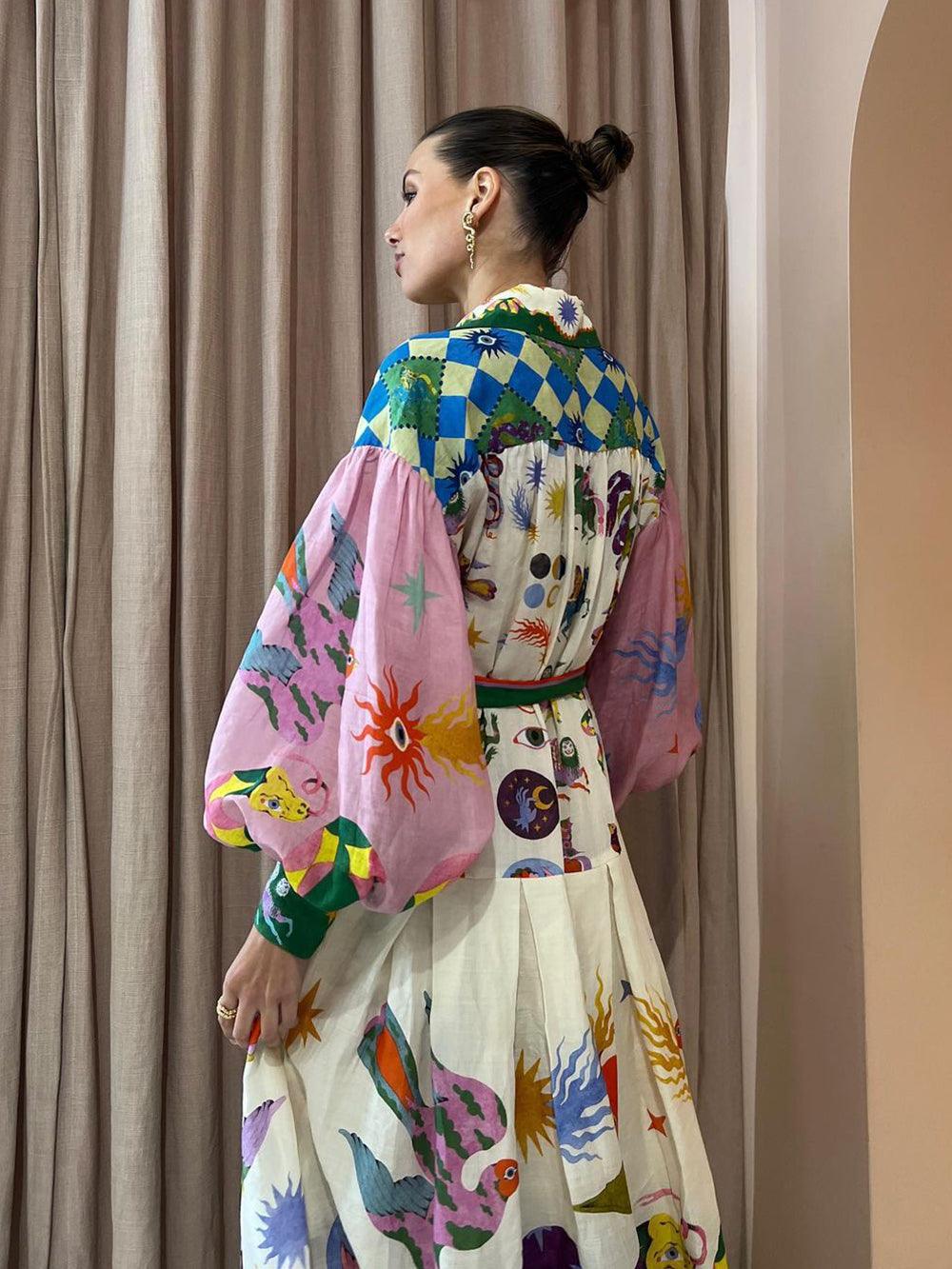 Plissiertes, locker sitzendes Kleid mit langen Ärmeln