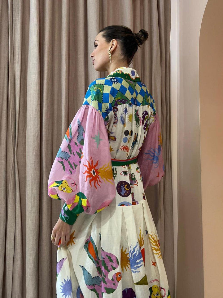 Plissiertes, locker sitzendes Kleid mit langen Ärmeln