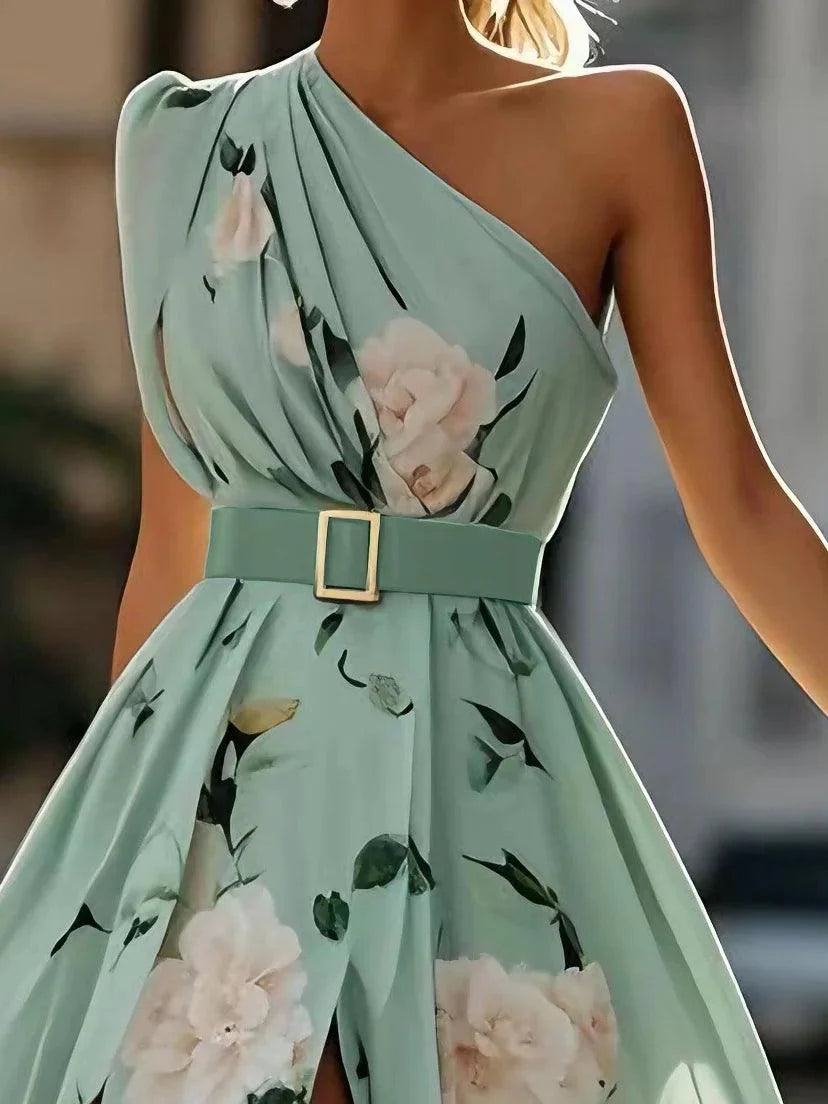 Hellgrünes, geblümtes, gerafftes A-Linien-Maxikleid aus Chiffon mit One-Shoulder-Schulter.