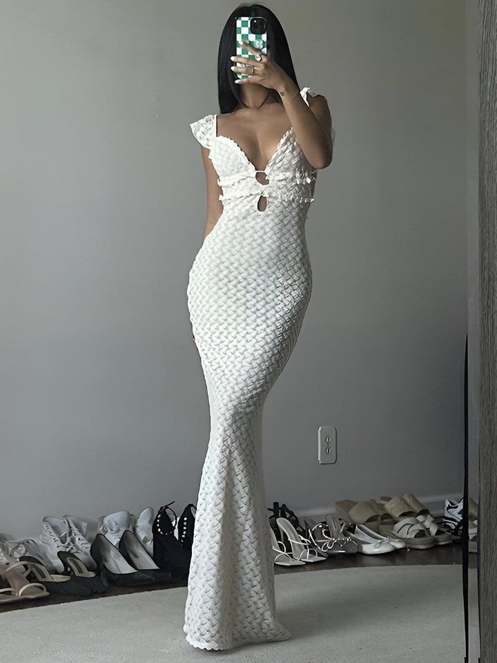 Langes Kleid mit Perlenbesatz und Schlüssellochausschnitt