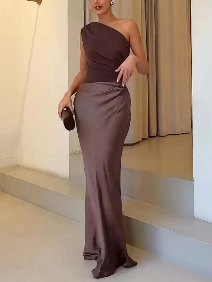 Ein-Schulter-Ausschnitt, plissiertes Party-Maxikleid