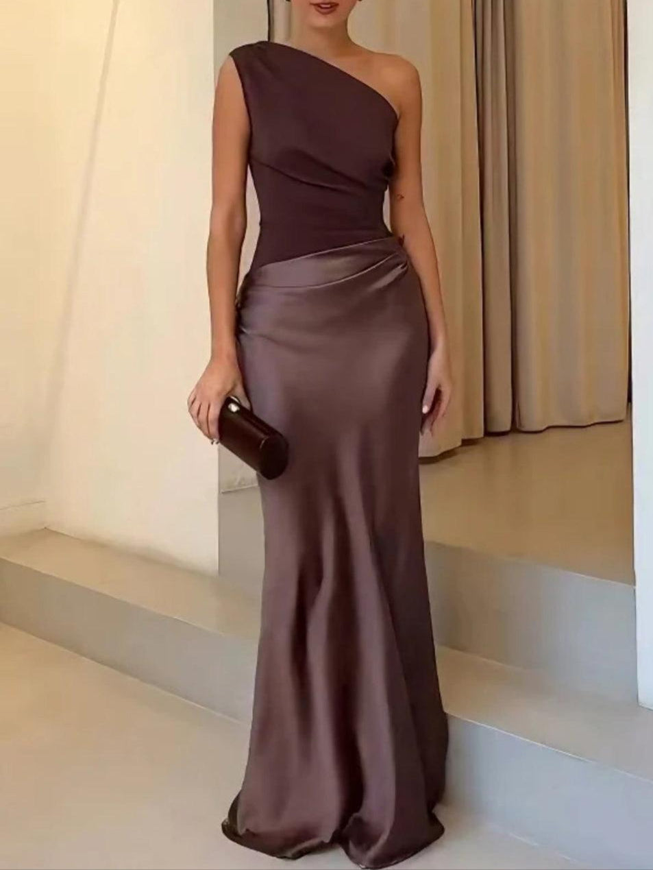 Ein-Schulter-Ausschnitt, plissiertes Party-Maxikleid